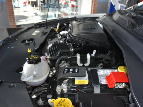 Used 2025 Jeep Compass Latitude w/ Sun & Sound Group AWD/4WD image 35