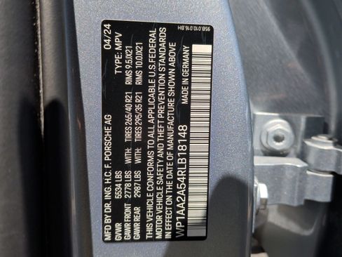 Used 2024 Porsche Macan AWD/4WD image 35