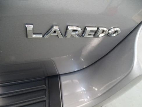 Used 2018 Jeep Grand Cherokee Laredo AWD/4WD image 23