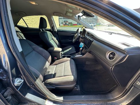 Used 2019 Toyota Corolla XLE image 11