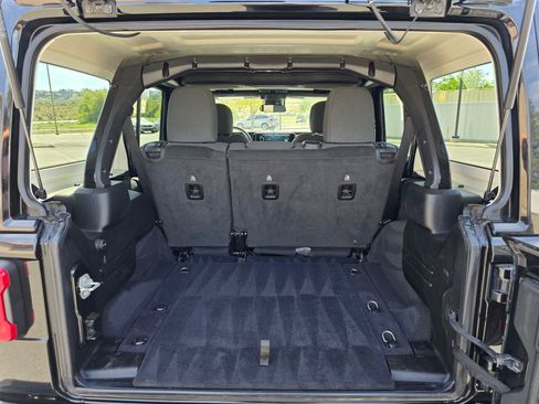 Used 2024 Jeep Wrangler Unlimited Sahara AWD/4WD image 29
