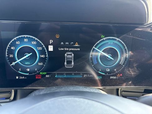 Certified 2025 Hyundai Elantra Limited FWD image 14