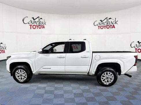 Used 2025 Toyota Tacoma SR5 image 4