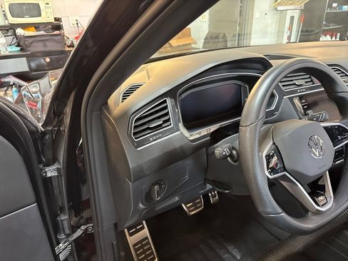 Used 2024 Volkswagen Tiguan SEL R-Line AWD/4WD image 6
