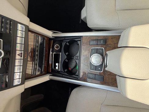 Used 2014 Mercedes-Benz E 550 4MATIC Sedan image 19