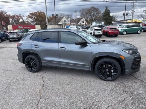 New 2026 Volkswagen Tiguan SE R-Line image 3