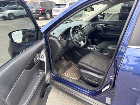 Used 2019 Nissan Rogue SV w/ Premium Package AWD/4WD image 5