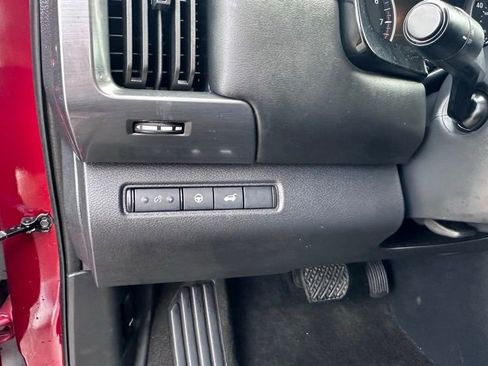 Used 2024 Nissan Pathfinder SL AWD/4WD image 12