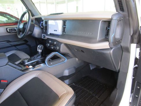 Used 2024 Ford Bronco Wildtrak image 31