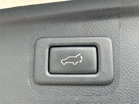 Used 2016 Subaru Outback 3.6R Limited image 13