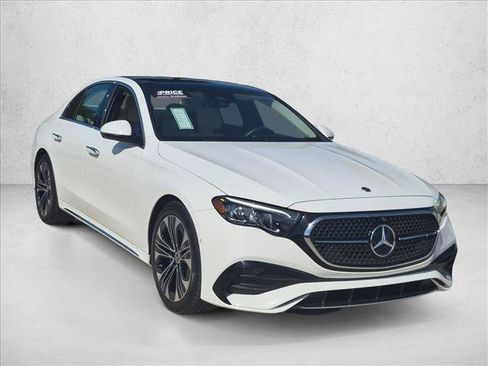 Used 2026 Mercedes-Benz E 350 4MATIC Sedan image 3