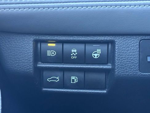 Used 2020 Toyota Avalon Limited image 13