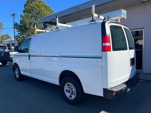 Used 2017 GMC Savana 2500 image 2