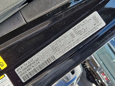 Used 2025 Jeep Wrangler Unlimited Sahara AWD/4WD image 38
