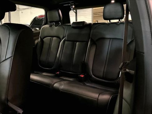 Used 2022 Jeep Wagoneer Series III w/ Premium Group I AWD/4WD image 31