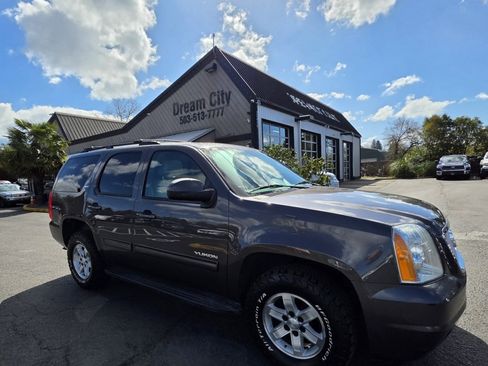 Used 2010 GMC Yukon SLT w/ SLT-2 Equipment Package AWD/4WD image 3