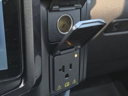 Used 2023 Ford F150 Lightning Platinum image 12