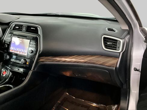 Used 2018 Nissan Maxima Platinum FWD image 19