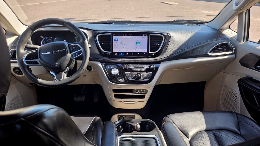 Used 2023 Chrysler Pacifica Touring-L FWD image 31