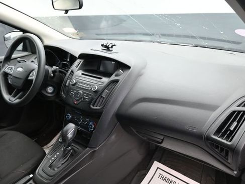 Used 2017 Ford Focus SE image 8