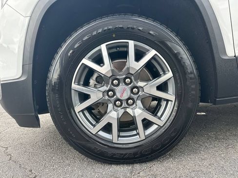 Used 2023 GMC Acadia SLT FWD image 12