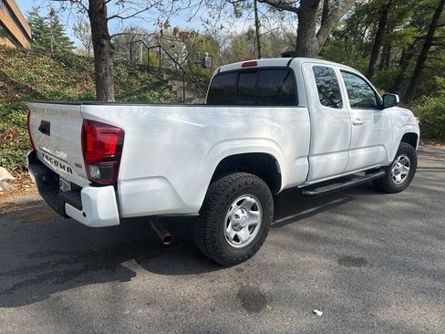 Used 2019 Toyota Tacoma SR image 5