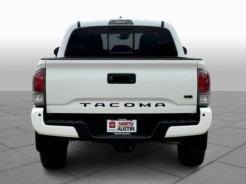 Used 2022 Toyota Tacoma TRD Sport w/ Technology Package RWD image 5