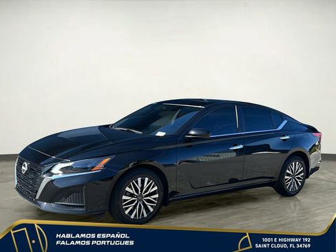 Used 2023 Nissan Altima 2.5 SV w/ SV Premium Package AWD/4WD image 2