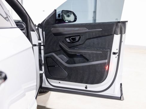 Used 2023 Lamborghini Urus Performante image 32