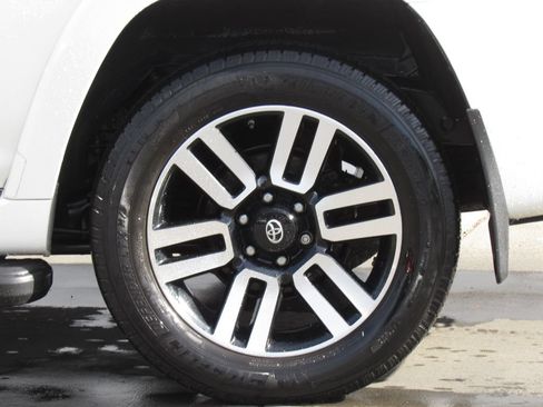 Used 2016 Toyota 4Runner Limited AWD/4WD image 9