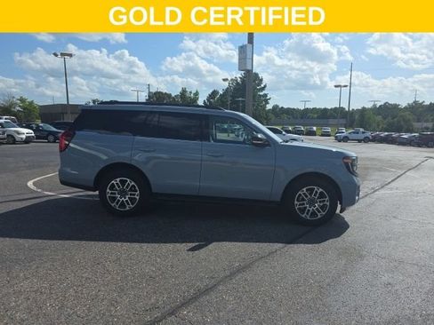 Used 2025 Ford Expedition Active RWD image 2