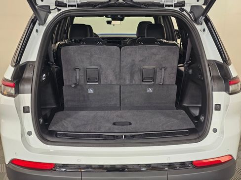 New 2025 Jeep Grand Cherokee L Laredo image 29