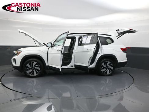 Used 2024 Volkswagen Atlas SE image 32
