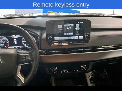 Used 2023 Mitsubishi Outlander SE Black Edition image 12