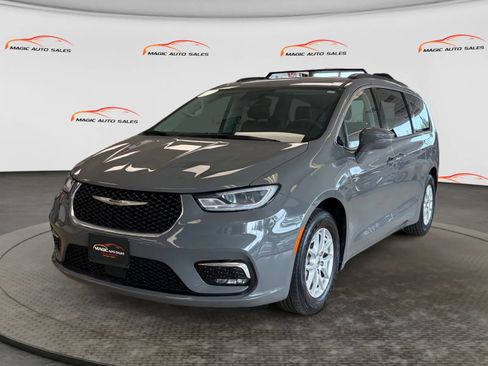 Used 2022 Chrysler Pacifica Touring-L FWD image 1