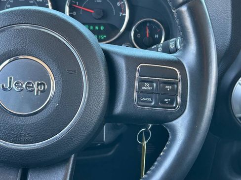 Used 2016 Jeep Wrangler Unlimited Sahara w/ Connectivity Group AWD/4WD image 22