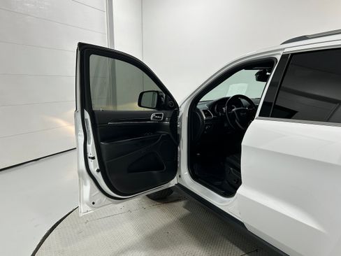 Used 2021 Jeep Grand Cherokee Limited AWD/4WD image 25