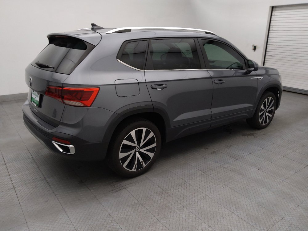 Used 2023 Volkswagen Taos SE w/ Panoramic Sunroof Package FWD image 10