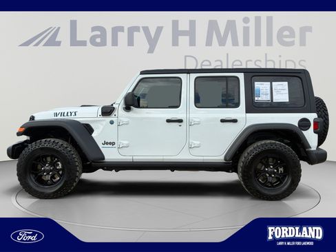 Used 2024 Jeep Wrangler Unlimited AWD/4WD image 2