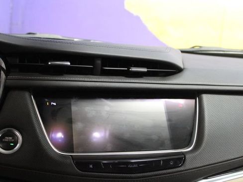 Used 2018 Cadillac XT5 AWD image 25