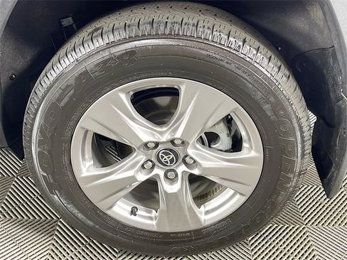 Used 2025 Toyota RAV4 XLE w/ Convenience Package image 32