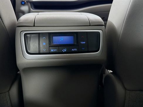 Used 2018 Toyota Highlander XLE FWD image 32