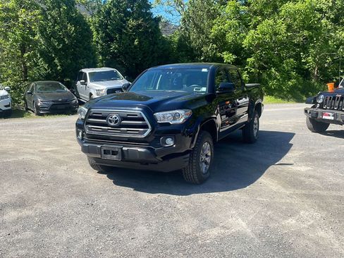 Used 2017 Toyota Tacoma SR5 w/ Tow Package AWD/4WD image 1
