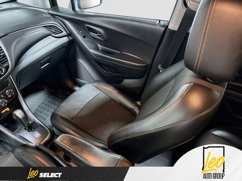 Used 2019 Chevrolet Trax LT w/ LT Convenience Package AWD/4WD image 24