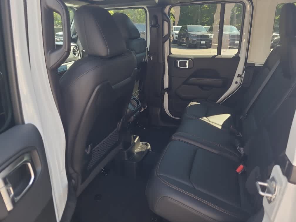 New 2026 Jeep Wrangler Unlimited Sahara AWD/4WD image 8