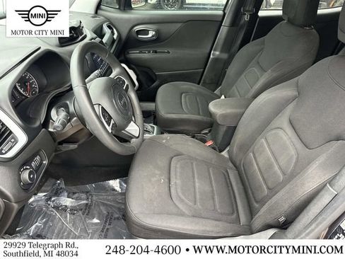Used 2018 Jeep Renegade Latitude w/ Popular Equipment Group FWD image 22