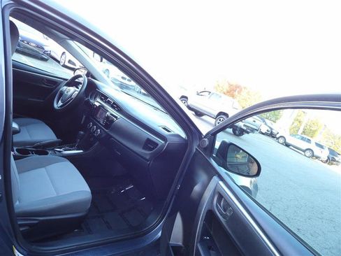Used 2016 Toyota Corolla image 12