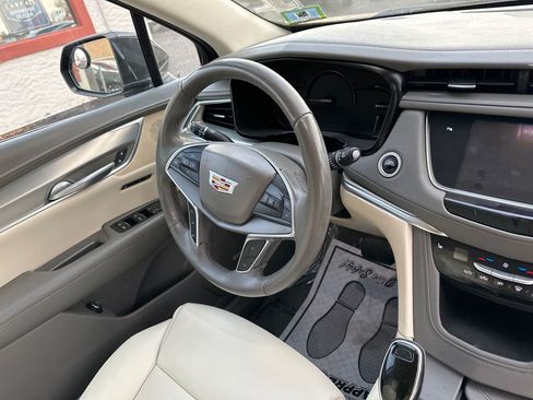 Used 2018 Cadillac XT5 Luxury w/ Driver Awareness Package image 39