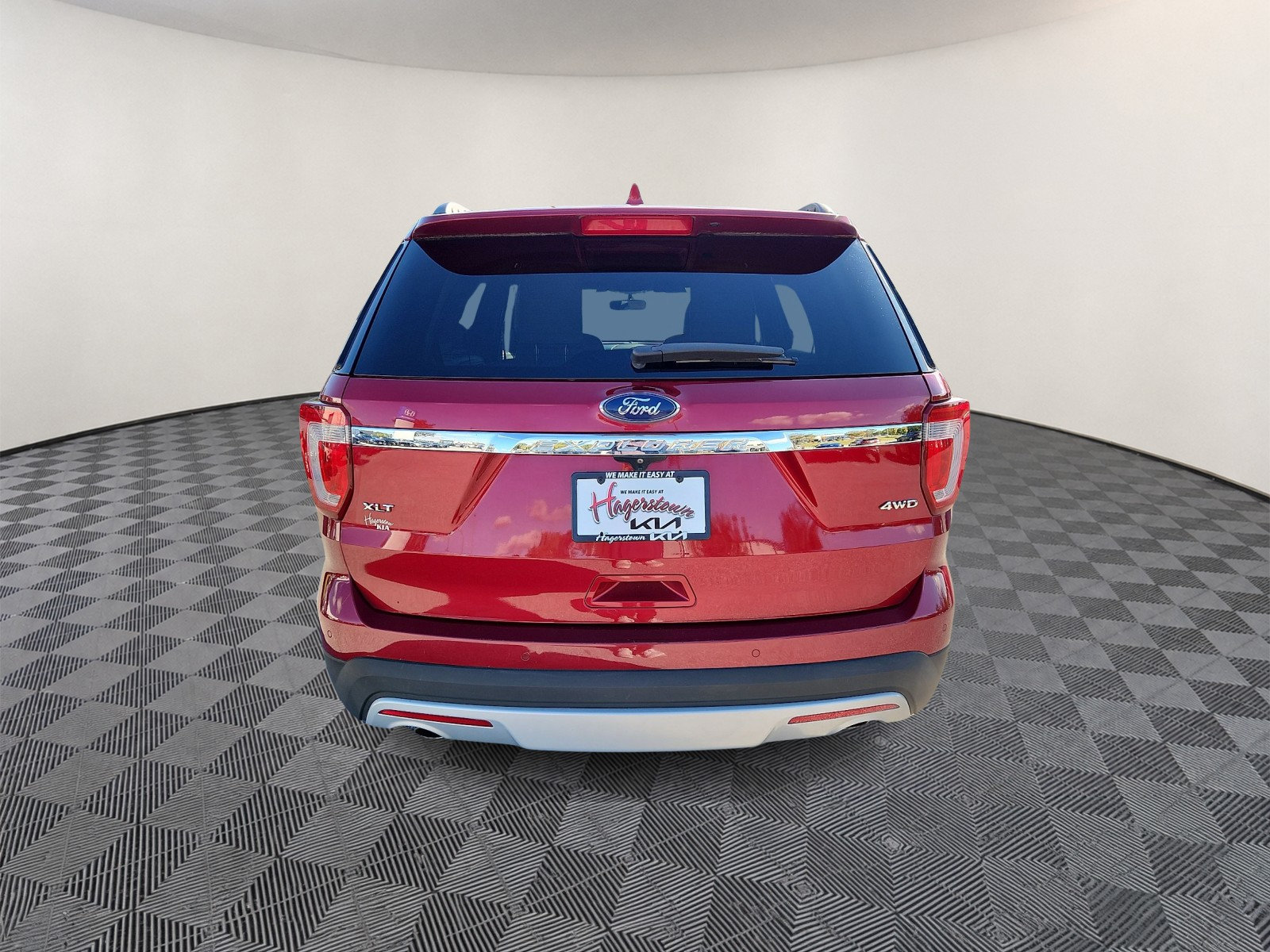 Used 2017 Ford Explorer XLT w/ Equipment Group 202A AWD/4WD image 5