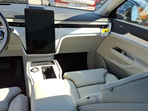 New 2025 Volvo EX90 Ultra w/ Protection Package Premier image 9